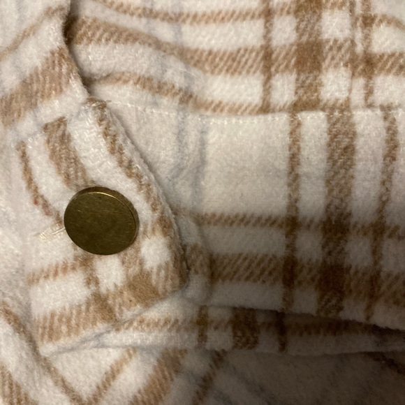 👚(bundle 4 items w/👚for $16) Plaid Shacket - Picture 8 of 9